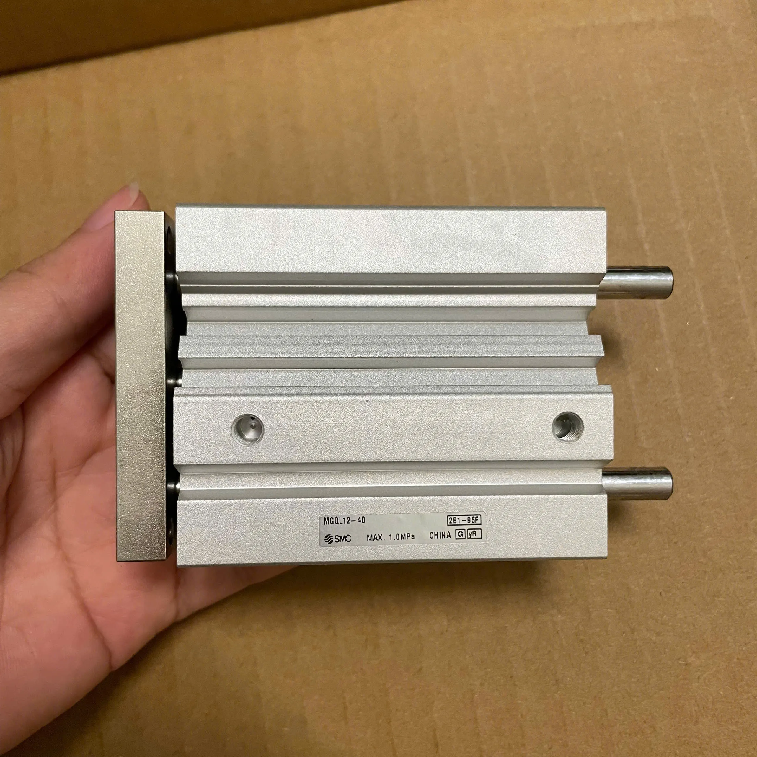 Xi lanh dẫn hướng MGQL12-40 - MGQ Series